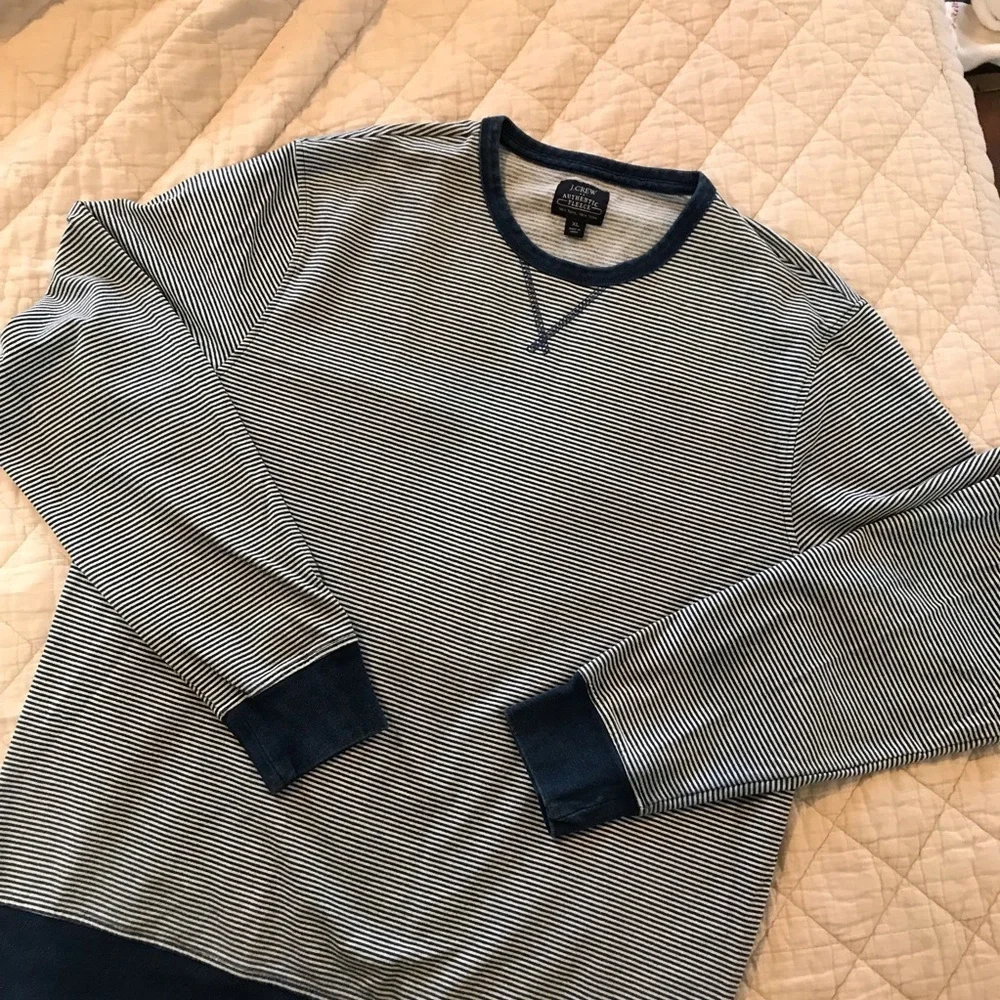 🚤J CREW Lightweight Sweatshirt